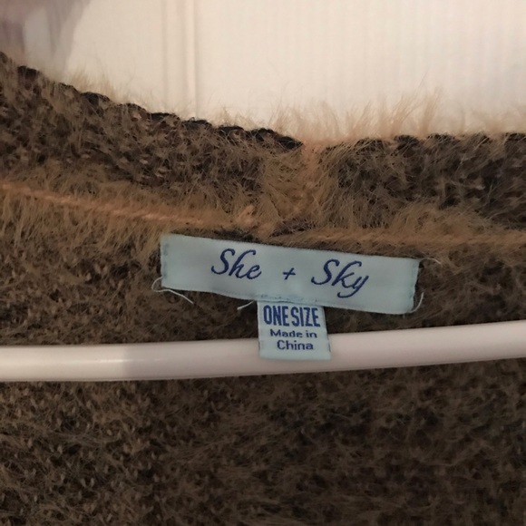 Beautiful furry leopard print cardi - Picture 2 of 4